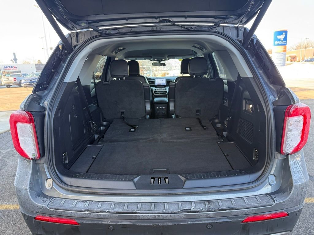 Certified 2022 Ford Explorer XLT w/ Equipment Group 202A image 17