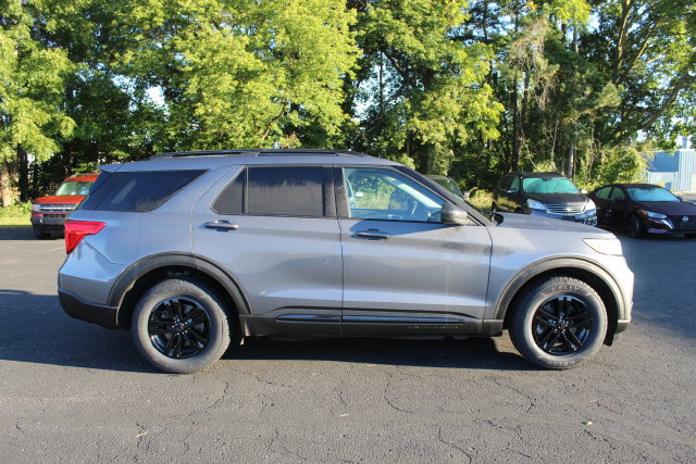 Certified 2021 Ford Explorer XLT w/ Equipment Group 202A AWD/4WD image 14