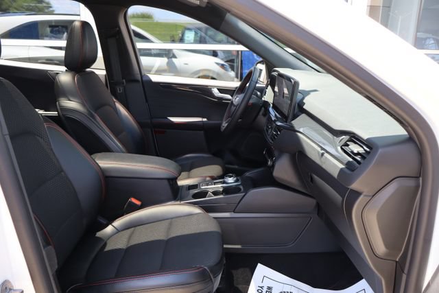 Certified 2023 Ford Escape ST-Line w/ Tech Pack #1 FWD image 35