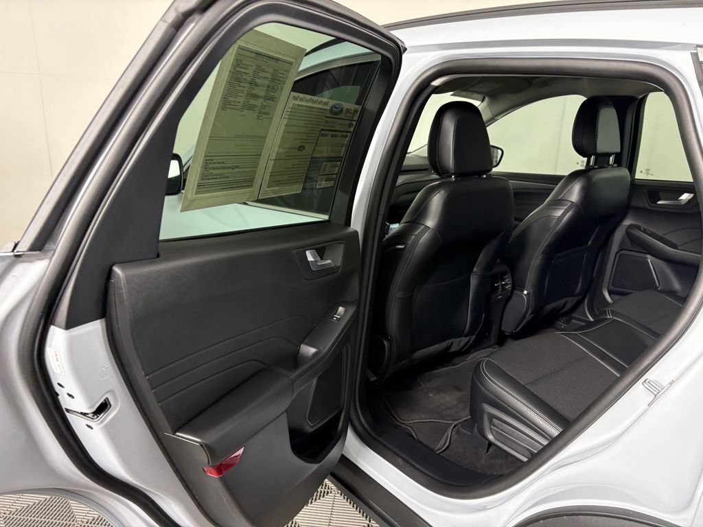 Certified 2025 Ford Escape SE FWD image 28