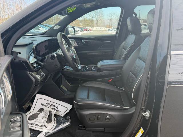 Used 2025 Buick Enclave Avenir AWD/4WD image 14