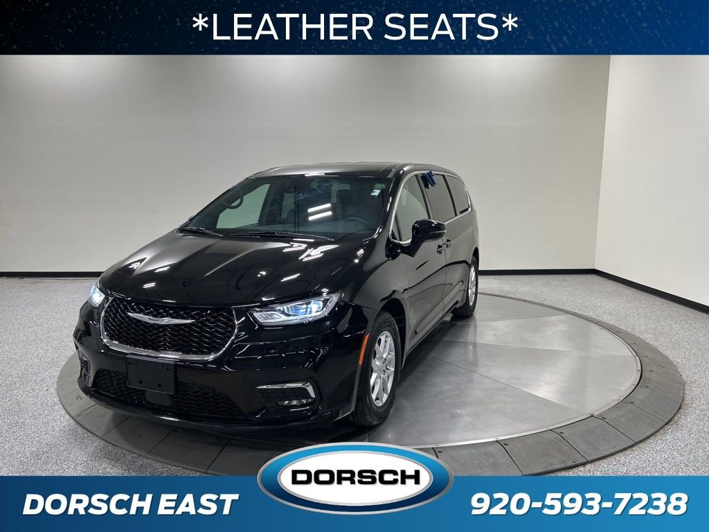 Used 2025 Chrysler Pacifica Select
