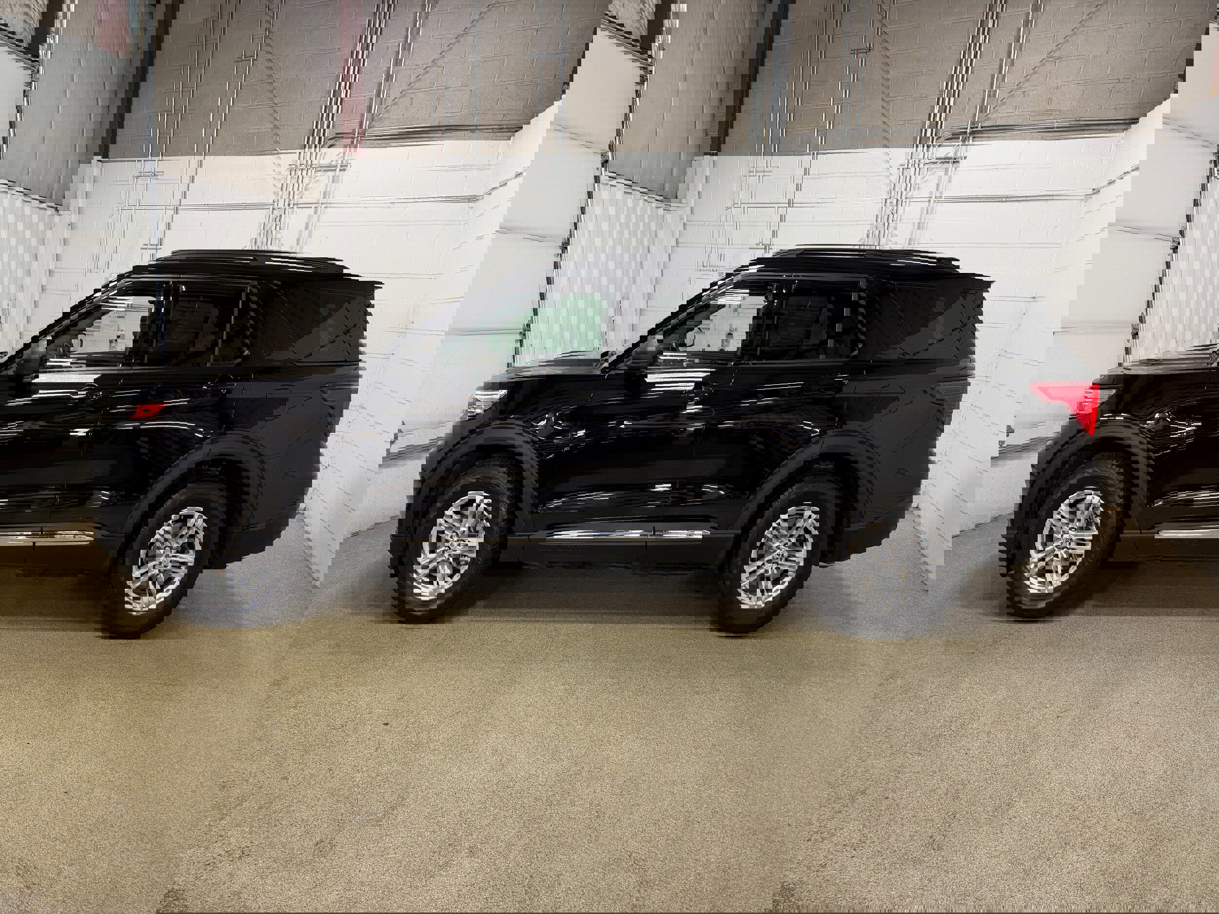 Certified 2020 Ford Explorer XLT w/ Equipment Group 202A image 6