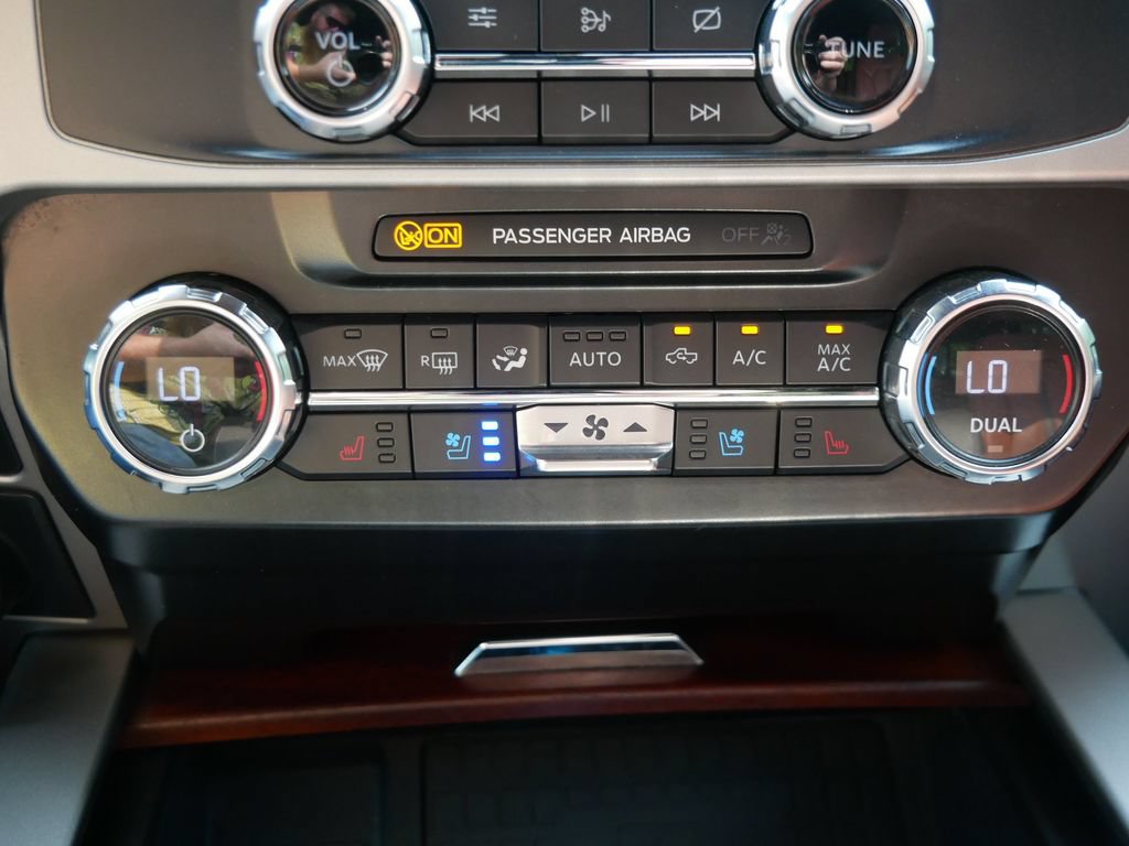 Certified 2022 Ford F350 King Ranch w/ King Ranch Ultimate Package AWD/4WD image 21