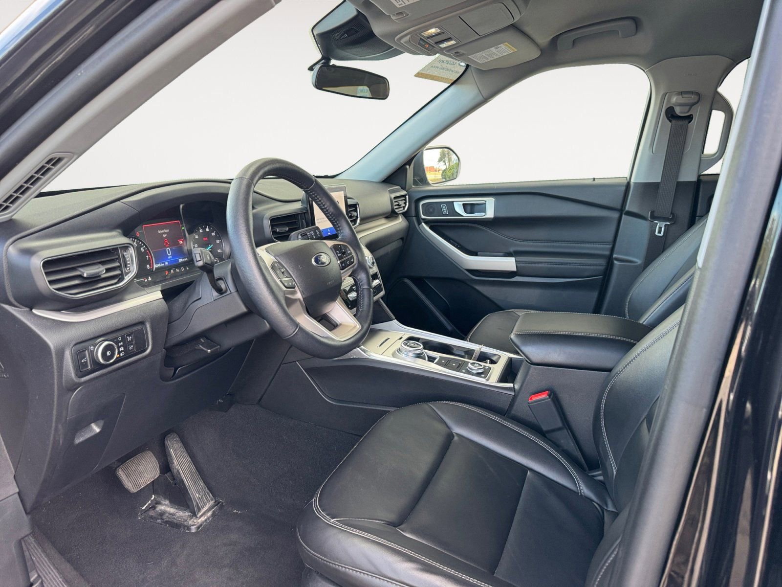 Certified 2023 Ford Explorer XLT w/ Equipment Group 202A image 9