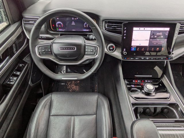Used 2024 Jeep Wagoneer L Series II AWD/4WD image 17