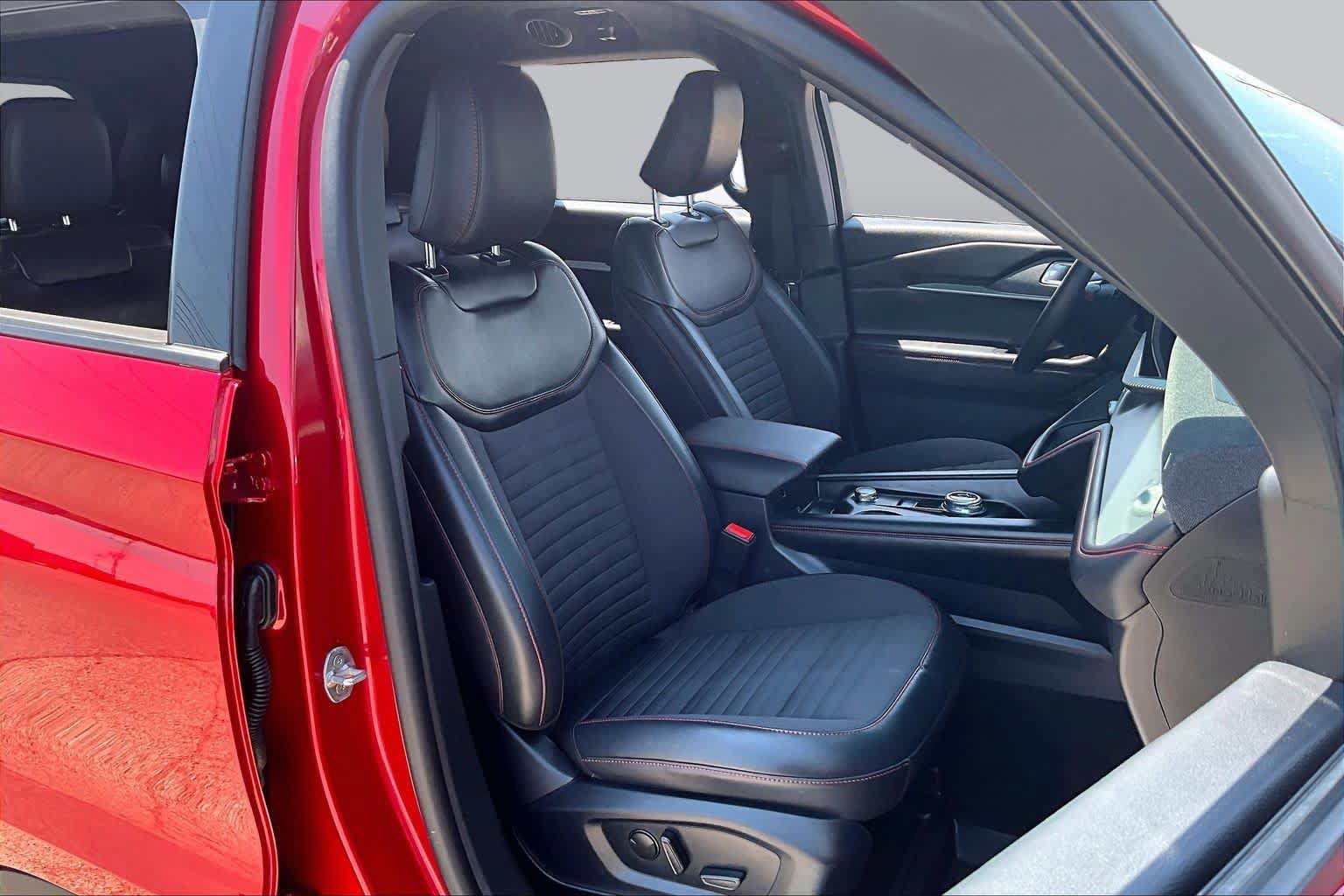 Certified 2026 Ford Explorer ST-Line w/ Premium Package RWD image 9