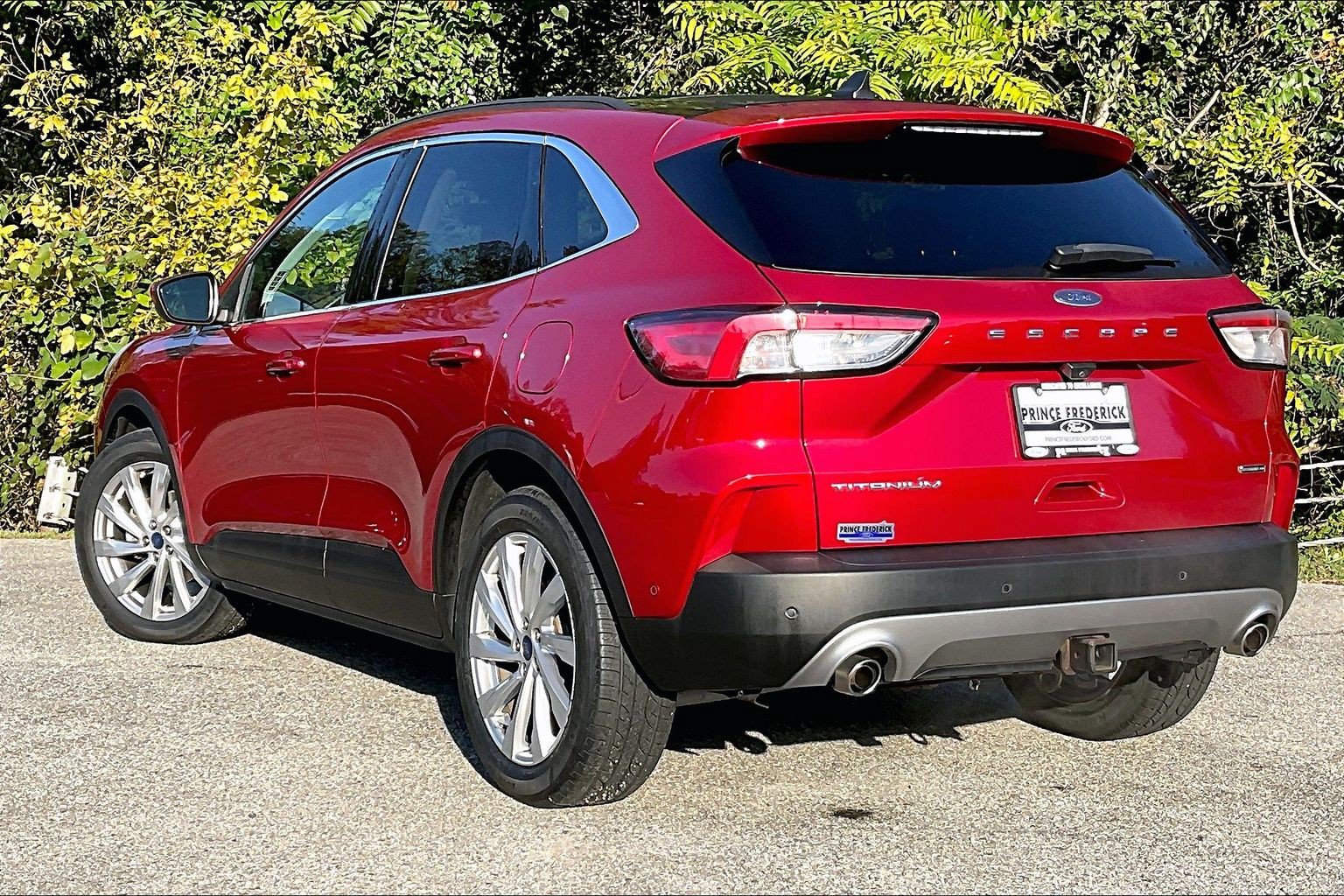 Certified 2022 Ford Escape Titanium w/ Titanium Elite Package AWD/4WD image 11