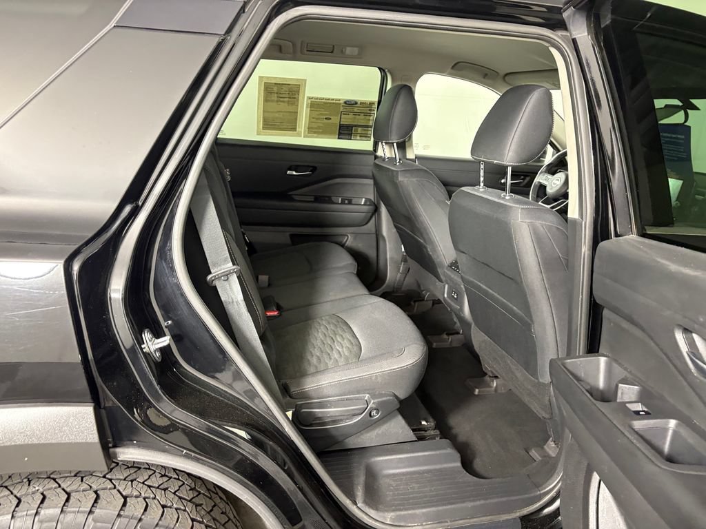Used 2022 Nissan Pathfinder SV AWD/4WD image 35