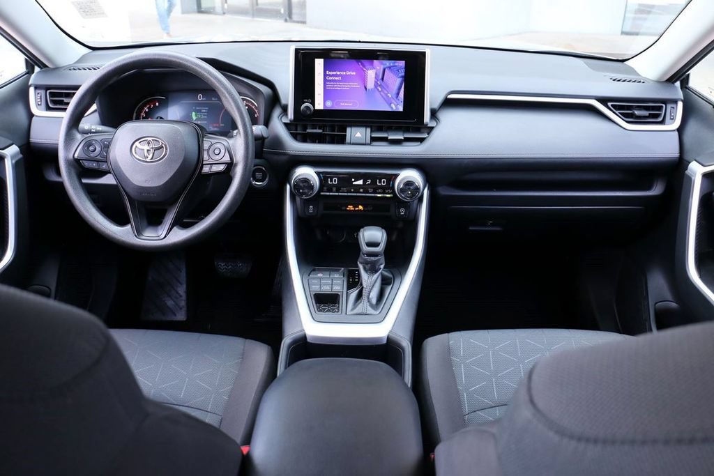 Used 2025 Toyota RAV4 XLE AWD/4WD image 25