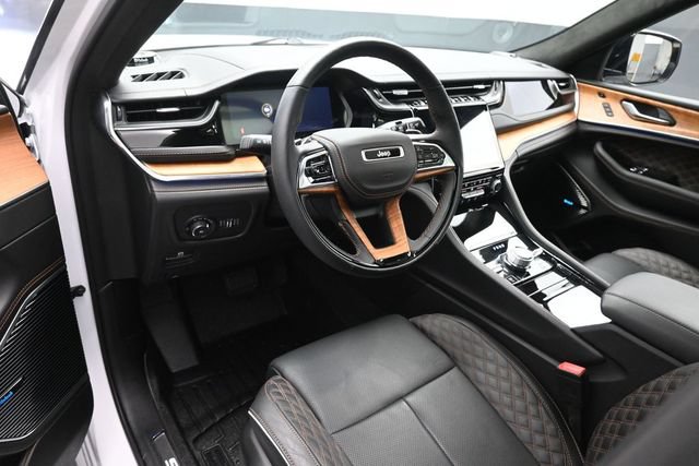 Used 2023 Jeep Grand Cherokee L Summit AWD/4WD image 9