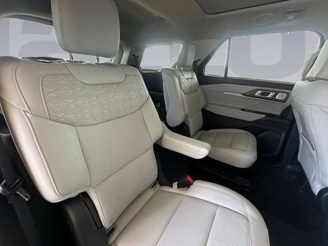 Certified 2025 Ford Explorer Platinum w/ Ultimate Package AWD/4WD image 18