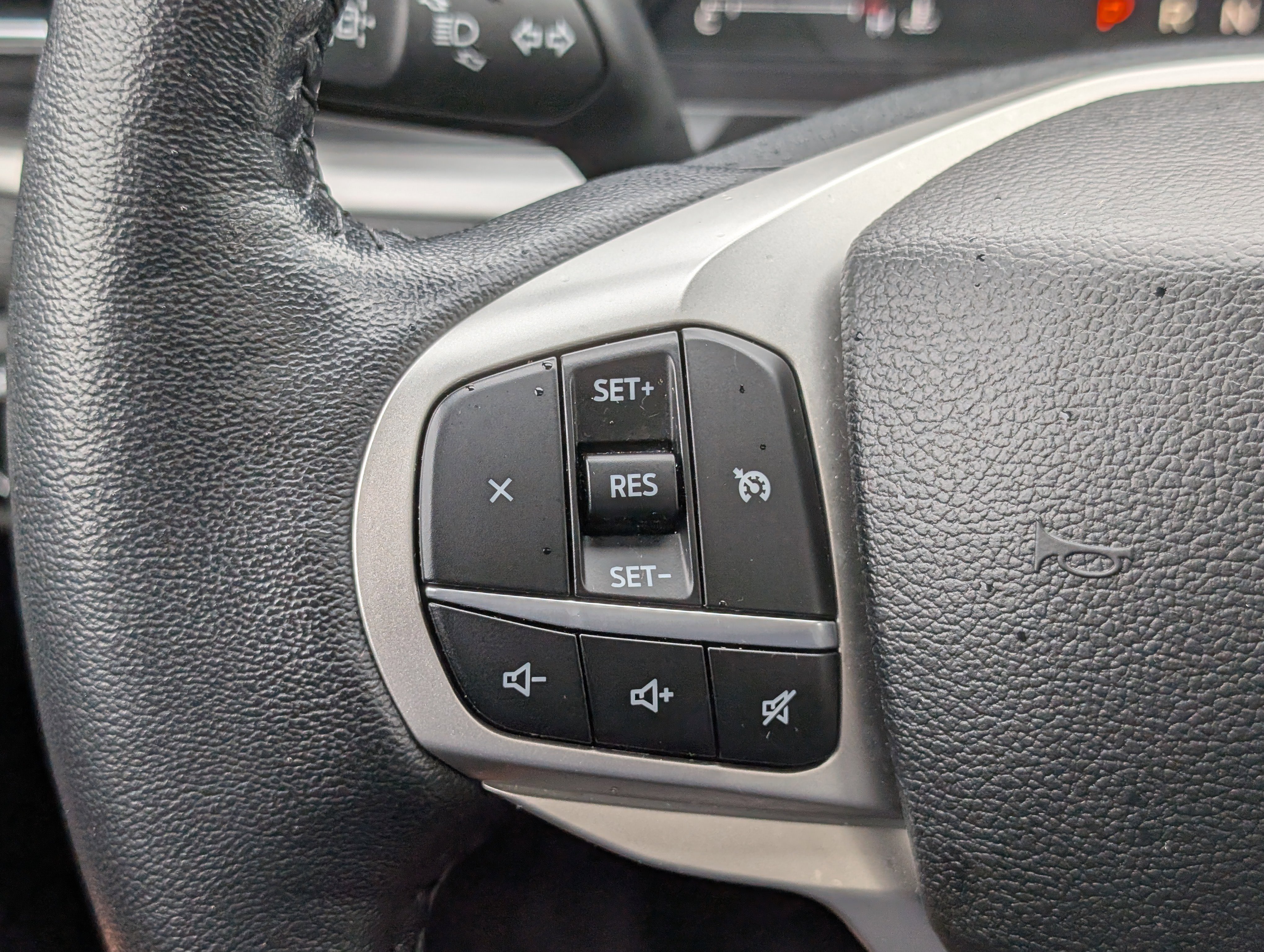 Certified 2022 Ford Explorer XLT w/ Equipment Group 202A image 28