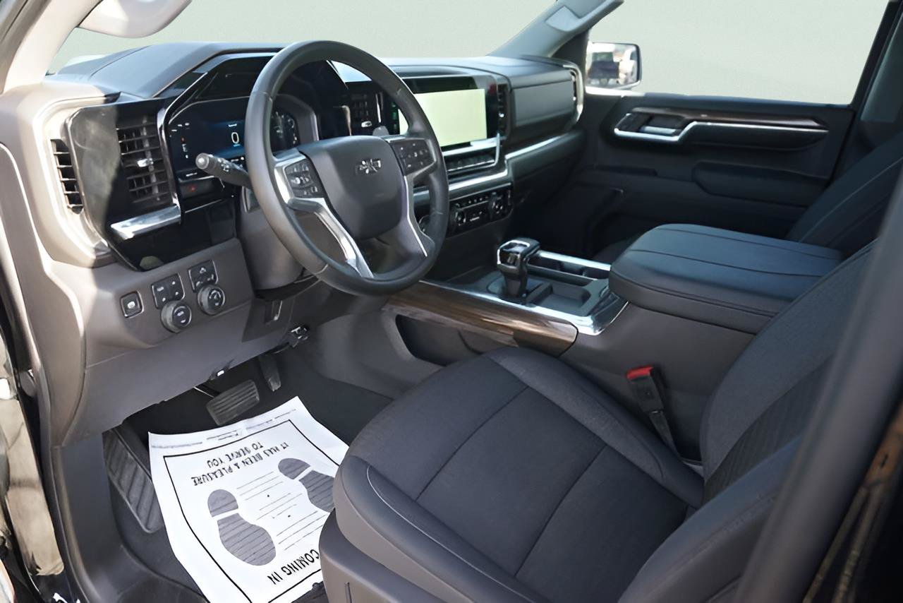 Used 2024 Chevrolet Silverado 1500 LT Trail Boss AWD/4WD image 8