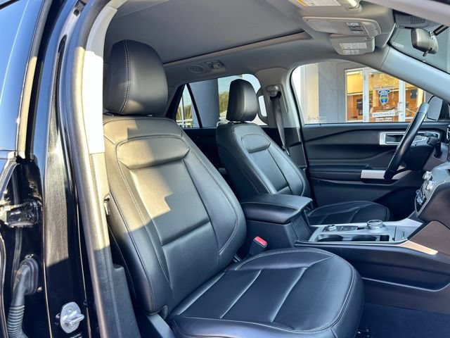 Certified 2022 Ford Explorer XLT w/ Equipment Group 202A AWD/4WD image 49
