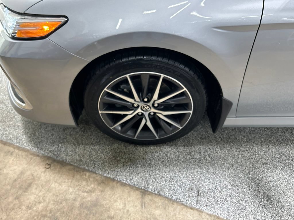Used 2021 Toyota Camry XLE w/ Navigation Package FWD image 29
