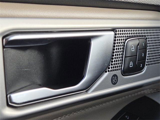 Certified 2022 Ford Explorer Limited w/ Equipment Group 301A image 33