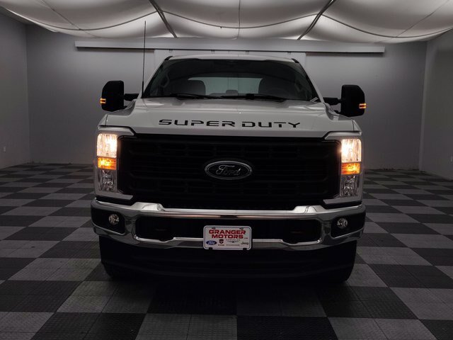 Certified 2023 Ford F250 XL w/ Snow Plow/Camper Package AWD/4WD image 4