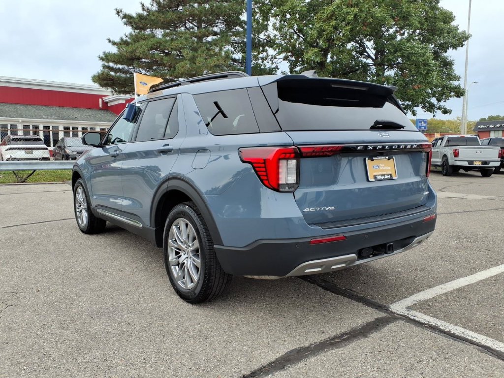 Certified 2025 Ford Explorer Active w/ Active Comfort Package AWD/4WD image 9