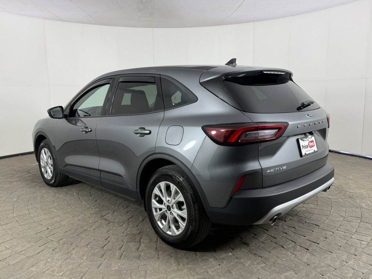 Certified 2025 Ford Escape Active w/ Cold Weather Package FWD image 5