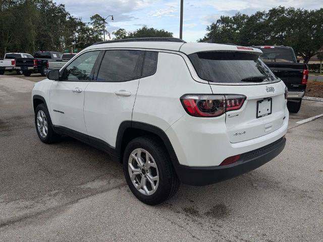 Used 2025 Jeep Compass Latitude AWD/4WD image 6