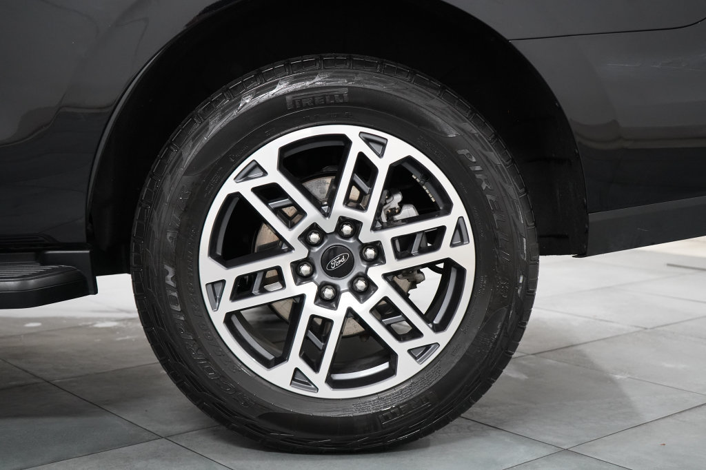 Certified 2025 Ford Expedition Active AWD/4WD image 36