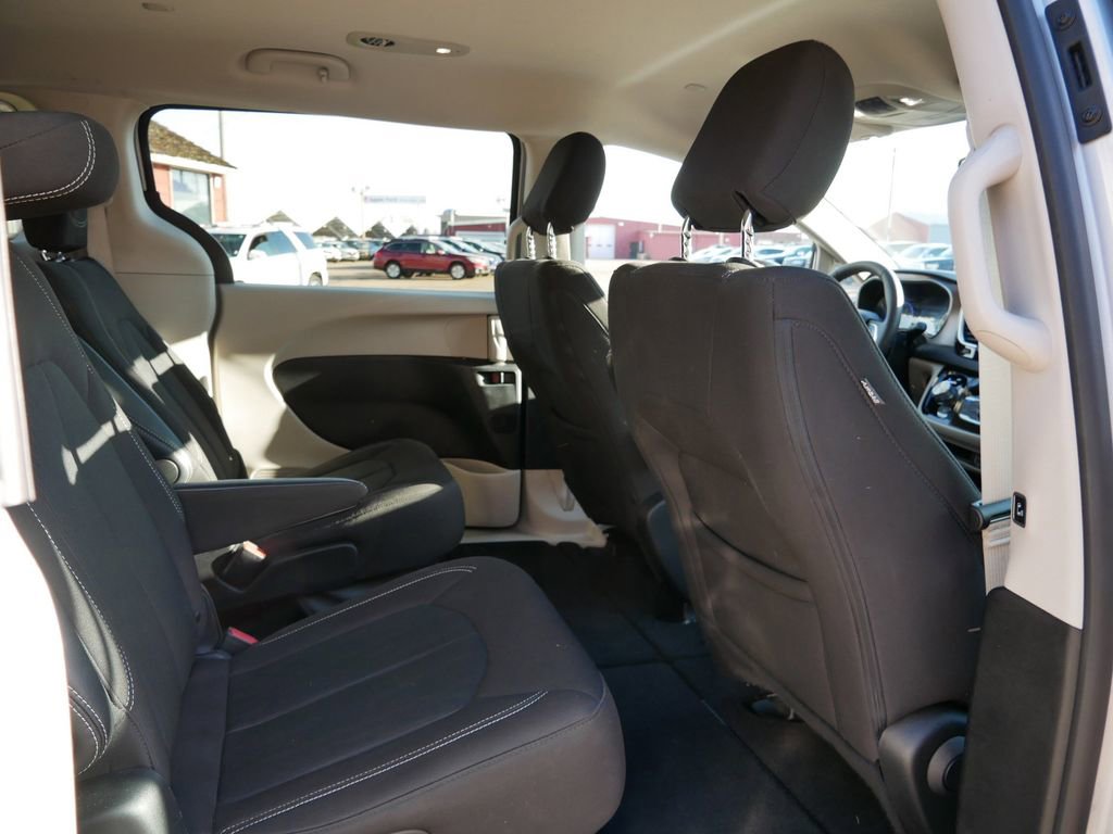 Used 2024 Chrysler Voyager LX FWD image 9