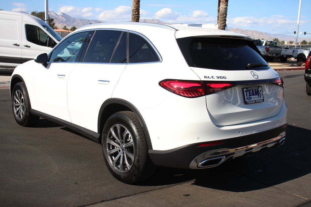 Used 2025 Mercedes-Benz GLC 300 4MATIC image 5