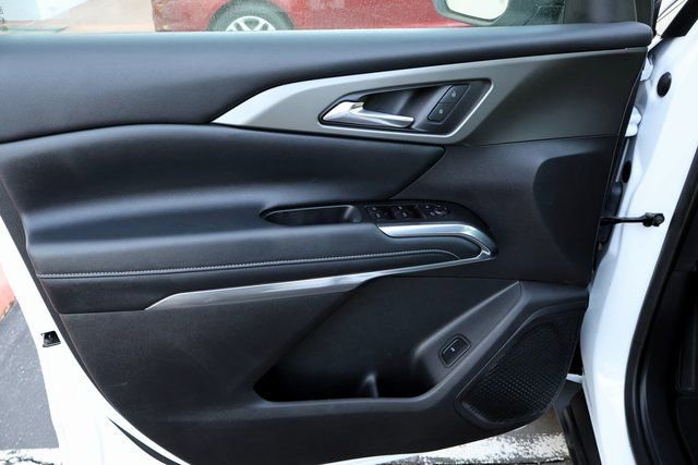 Used 2025 Chevrolet Traverse LT image 29