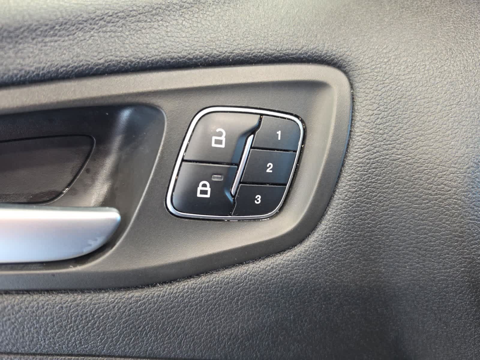 Certified 2018 Ford Escape Titanium AWD/4WD image 19