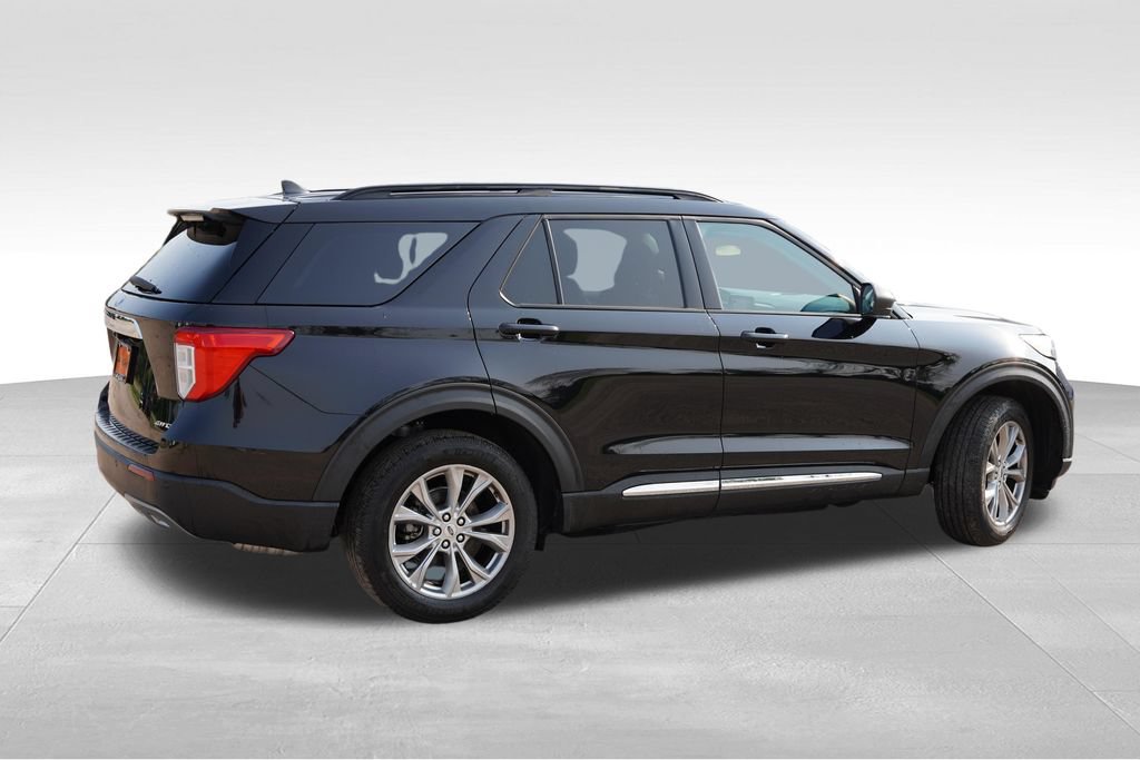 Certified 2024 Ford Explorer XLT w/ Equipment Group 202A AWD/4WD image 4