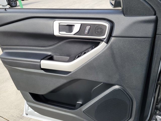 Certified 2022 Ford Explorer XLT w/ Equipment Group 202A image 8