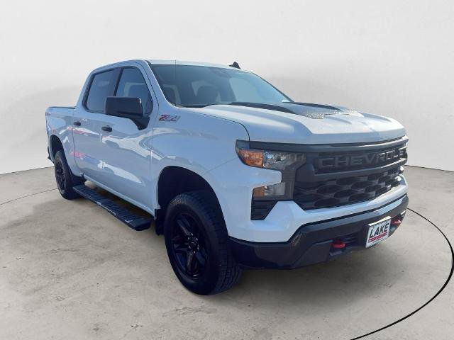 Used 2022 Chevrolet Silverado 1500 Custom Trail Boss w/ LPO, Dark Essentials Package AWD/4WD image 3