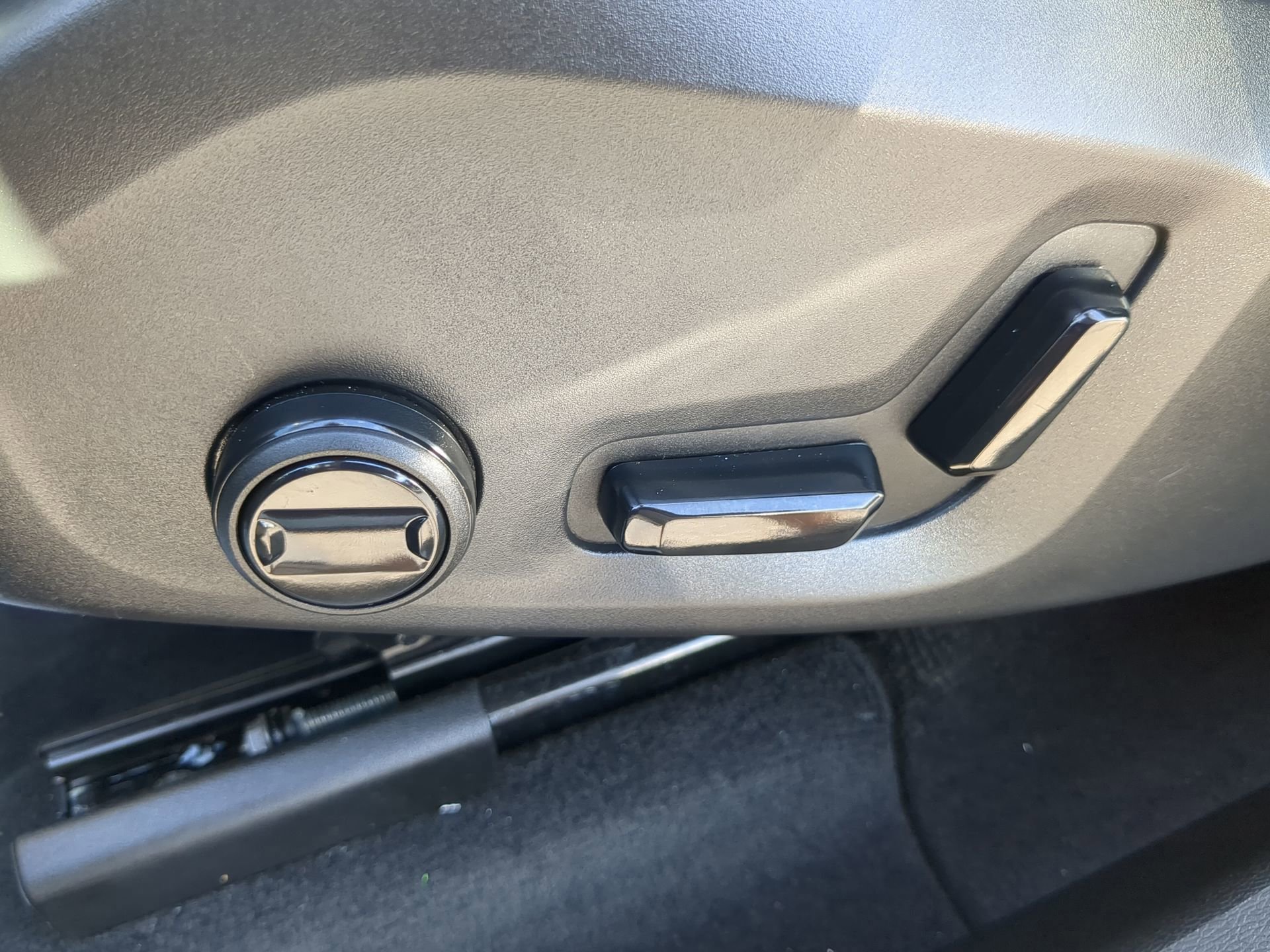 Used 2025 Volvo XC60 B5 Plus image 49