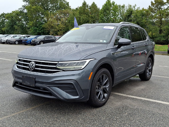 Used 2023 Volkswagen Tiguan SE w/ Panoramic Sunroof Package AWD/4WD image 4