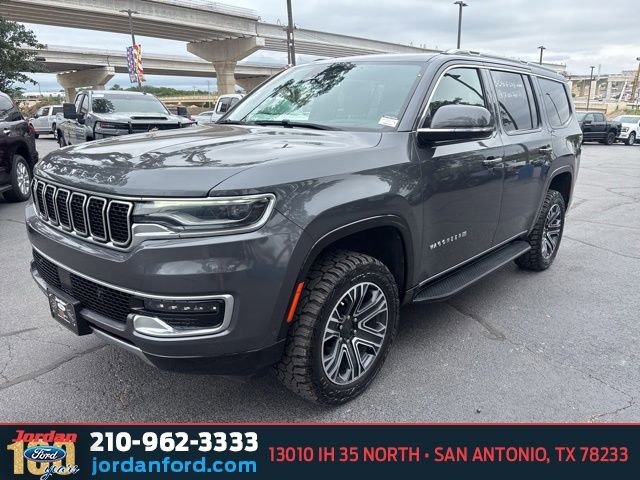Used 2022 Jeep Wagoneer Series III AWD/4WD image 3
