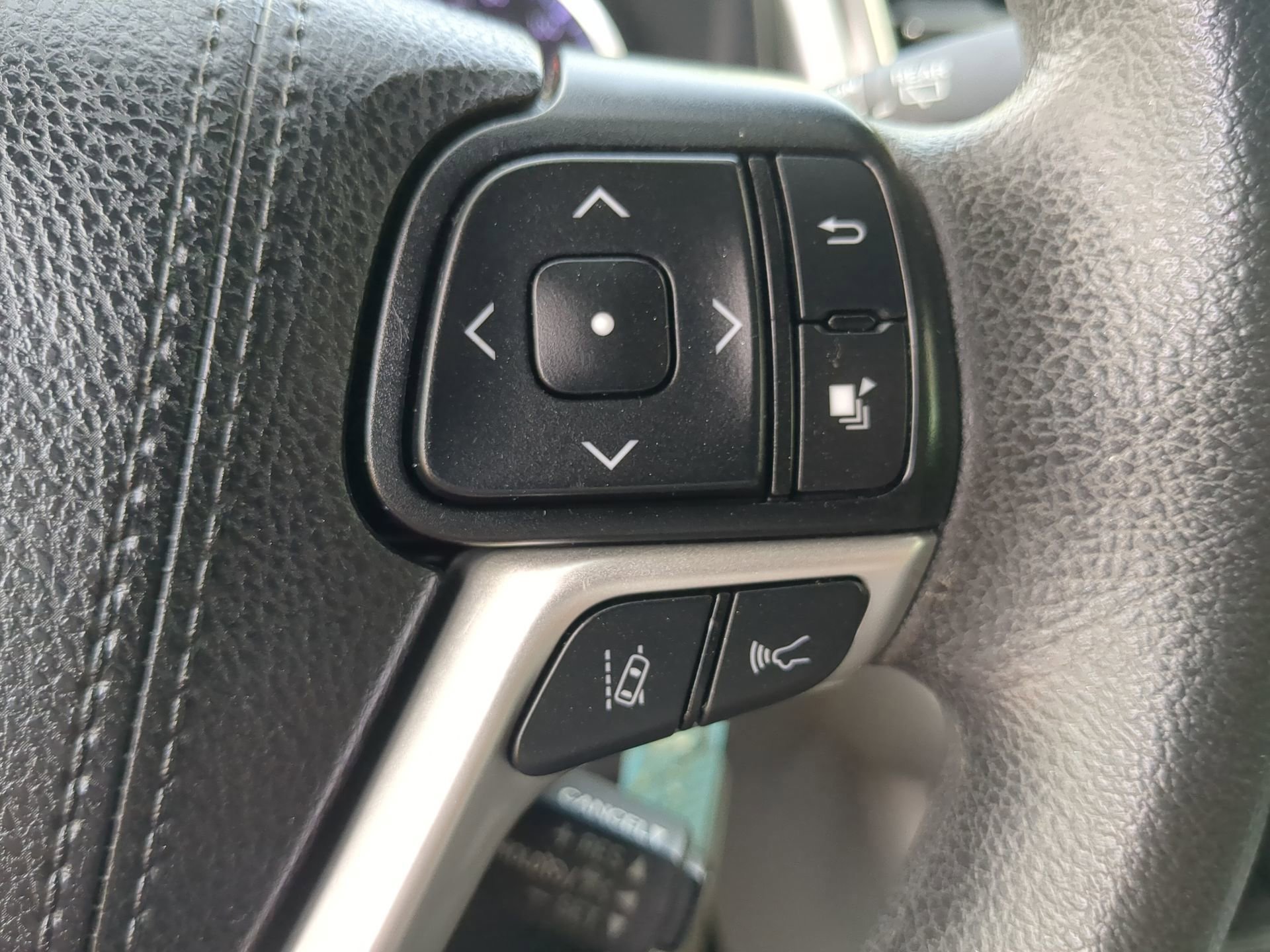 Used 2019 Toyota Highlander LE FWD image 63