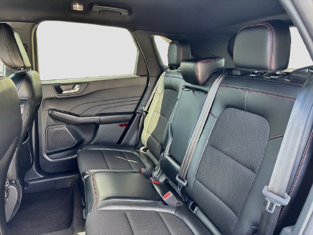 Certified 2025 Ford Escape ST-Line Select AWD/4WD image 24