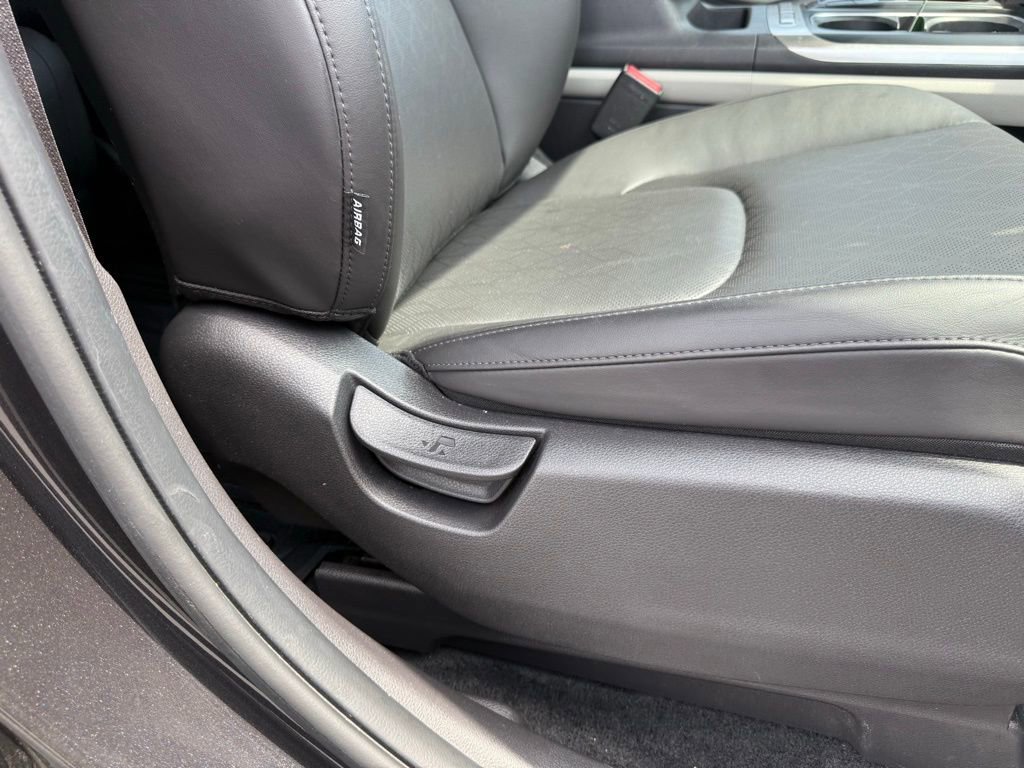 Used 2024 Kia Carnival LX FWD image 58
