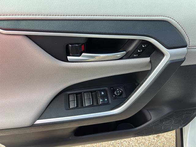 Used 2022 Toyota RAV4 Limited image 14