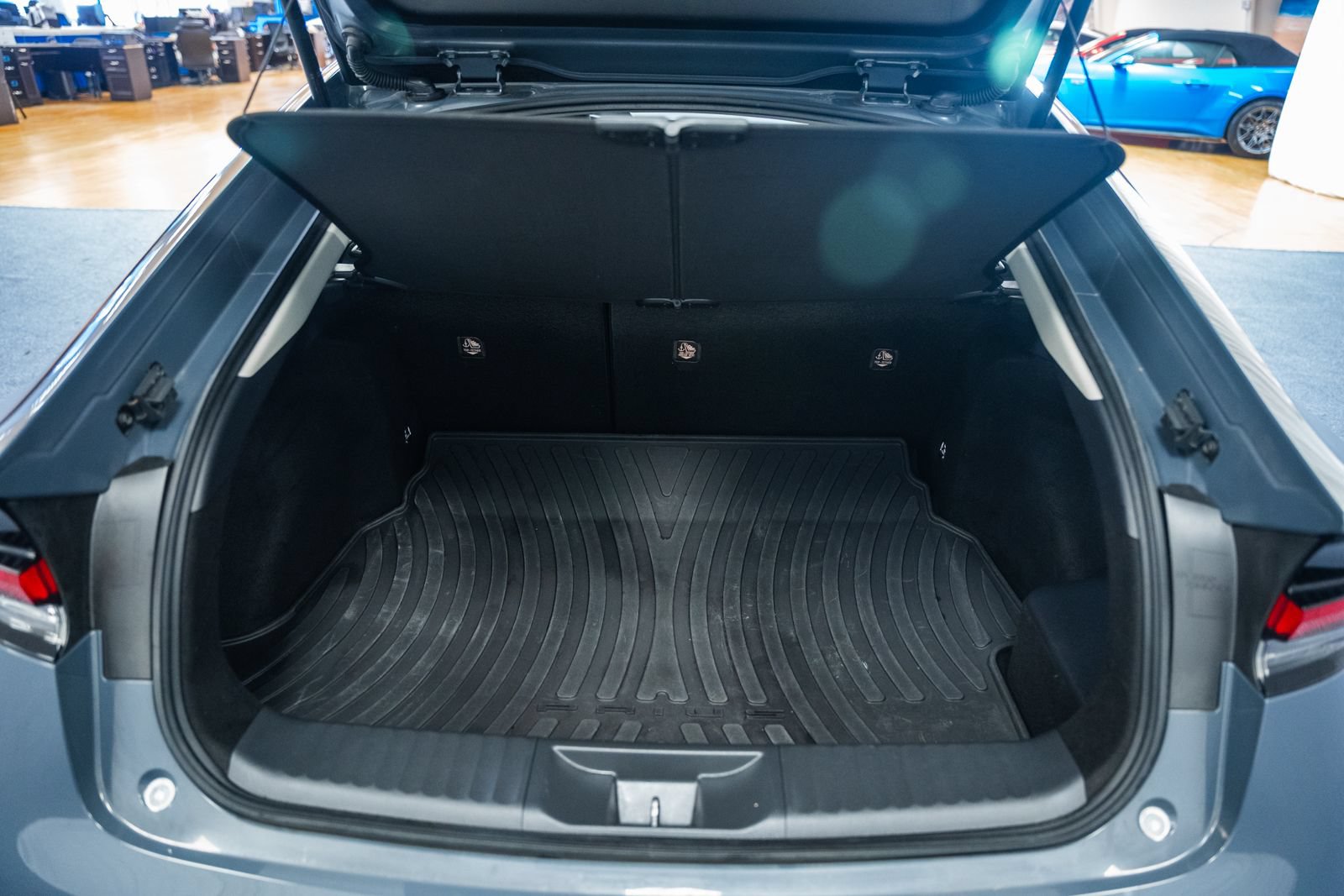 Used 2024 Toyota Prius LE FWD image 9