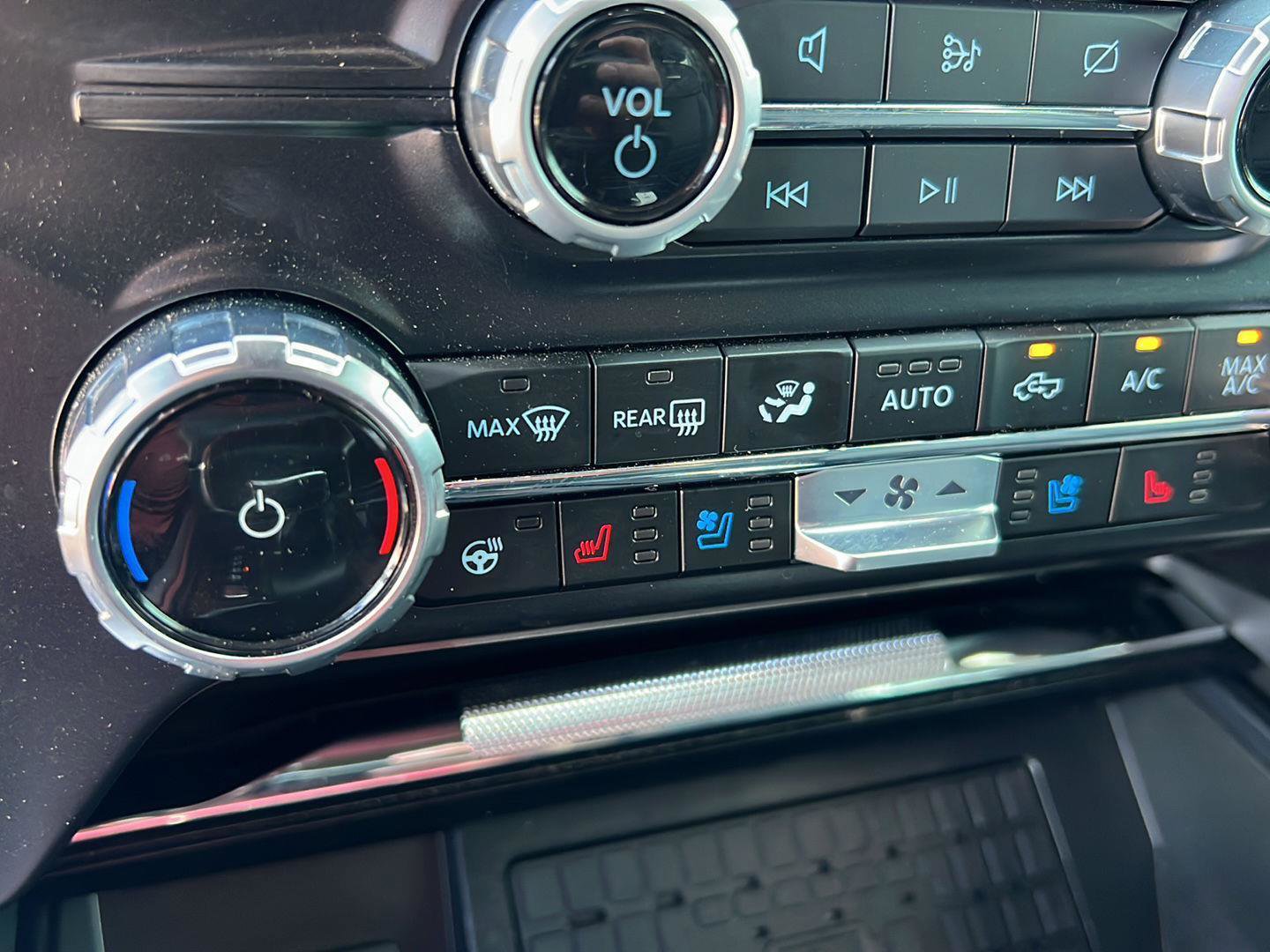 Certified 2024 Ford F150 Platinum w/ FX4 Off-Road Package image 29