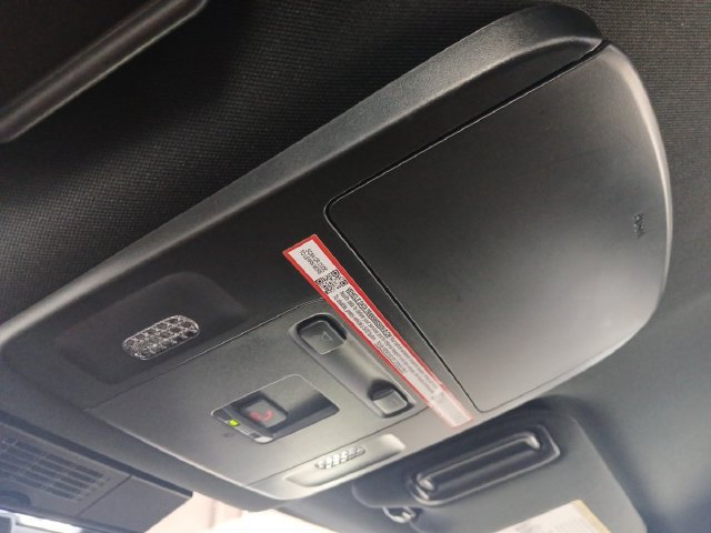 Used 2025 Toyota Camry SE FWD image 11