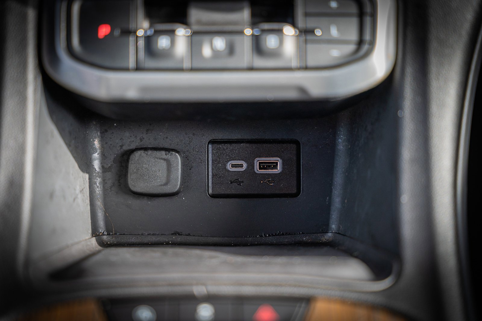 Used 2023 GMC Acadia SLE w/ Driver Convenience Package image 30