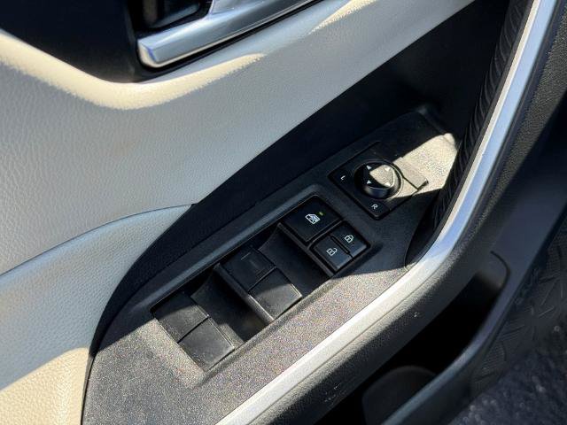 Used 2020 Toyota RAV4 XLE AWD/4WD image 11