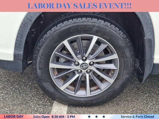 Used 2019 Toyota Highlander XLE AWD/4WD image 28
