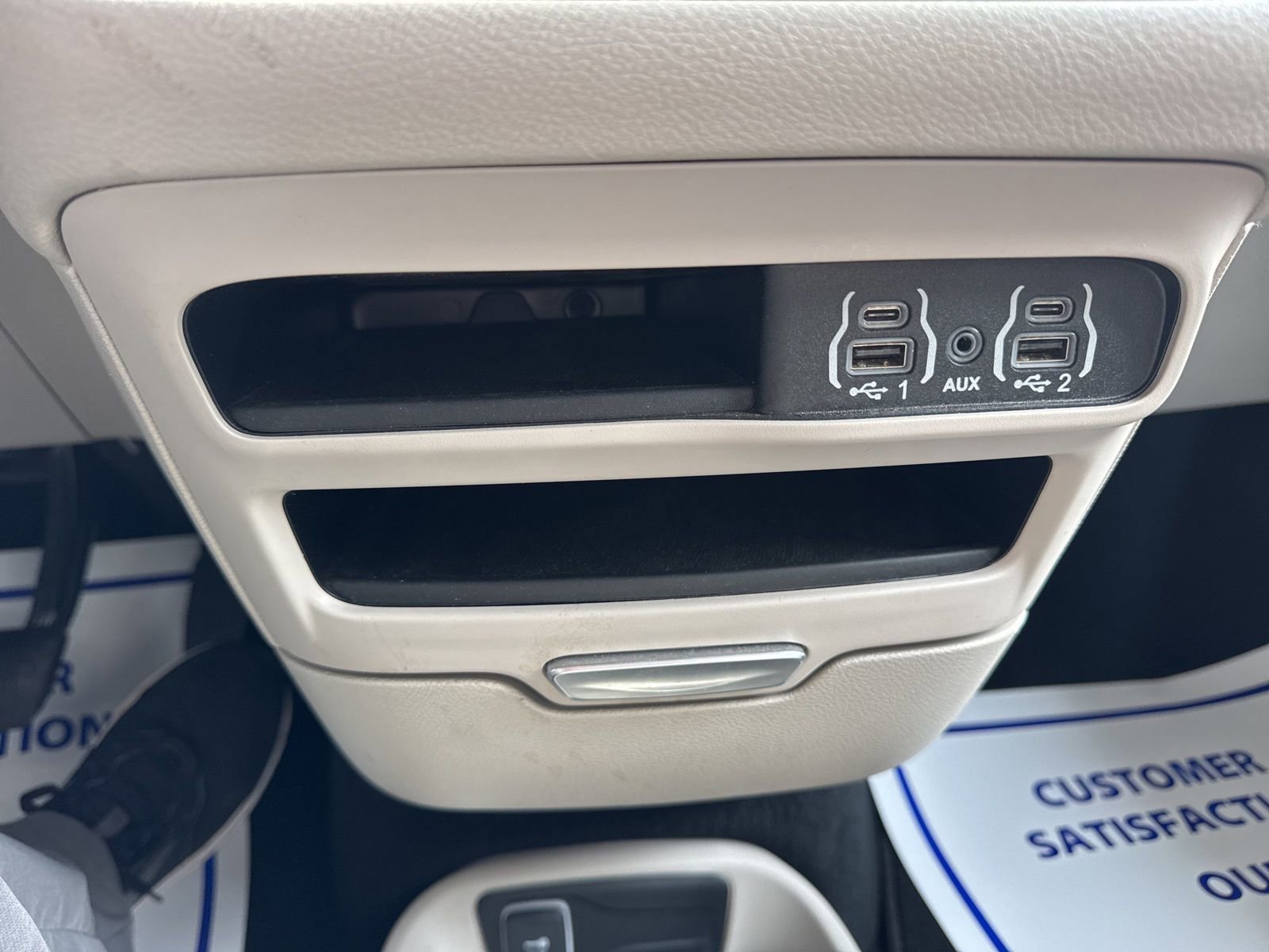 Used 2024 Chrysler Pacifica Touring-L image 32