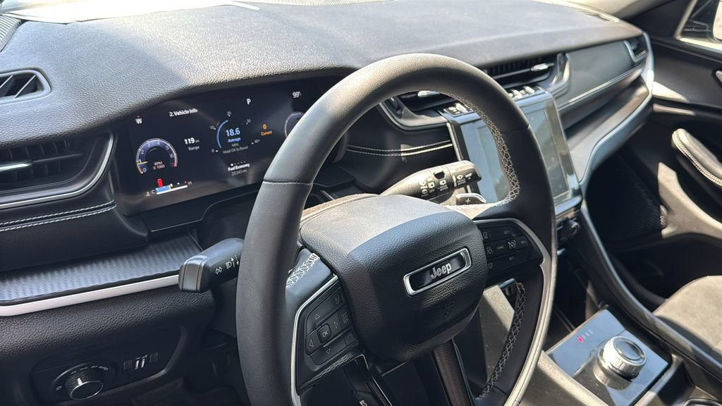 Used 2023 Jeep Grand Cherokee L Laredo AWD/4WD image 22
