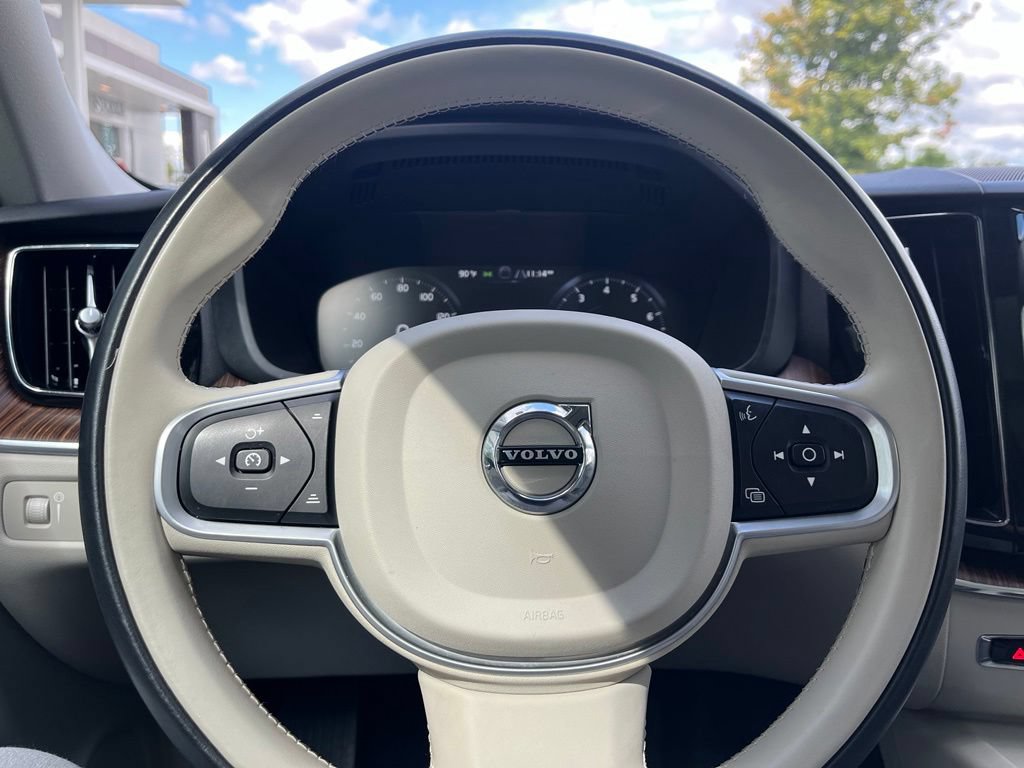 Used 2021 Volvo XC60 T5 Momentum w/ Advanced Package AWD/4WD image 25