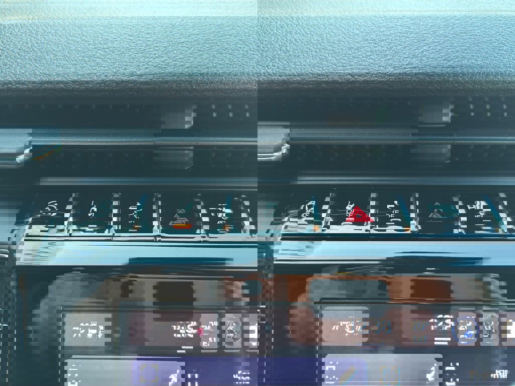 Used 2023 Jeep Grand Cherokee L Laredo image 26